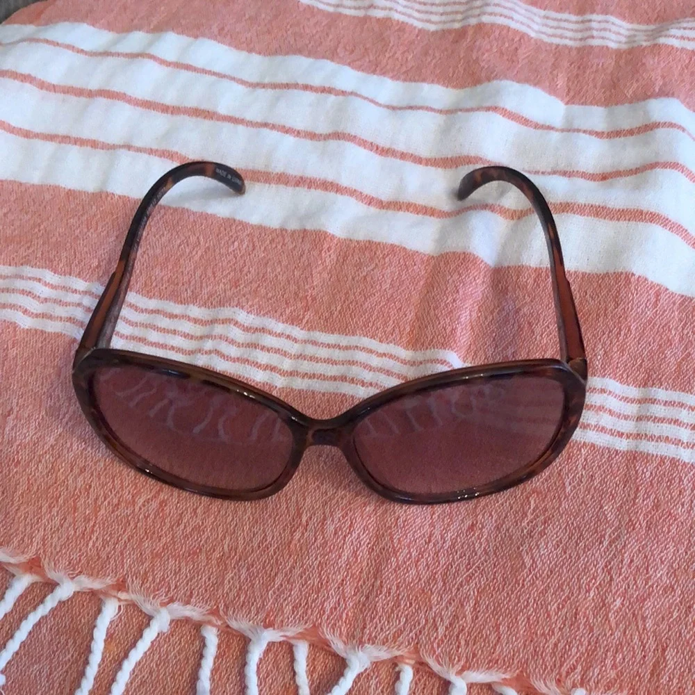 2012 GapKids Tortoise Shell Sunglasses Girls